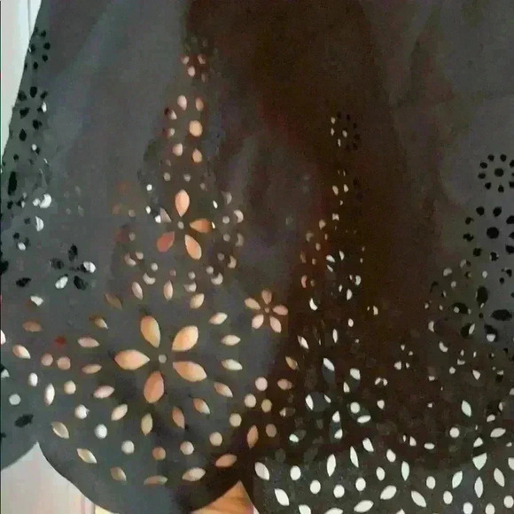 Spring Clear Out Sale! Scalloped Edge Cutout Top - Picture 2 of 5